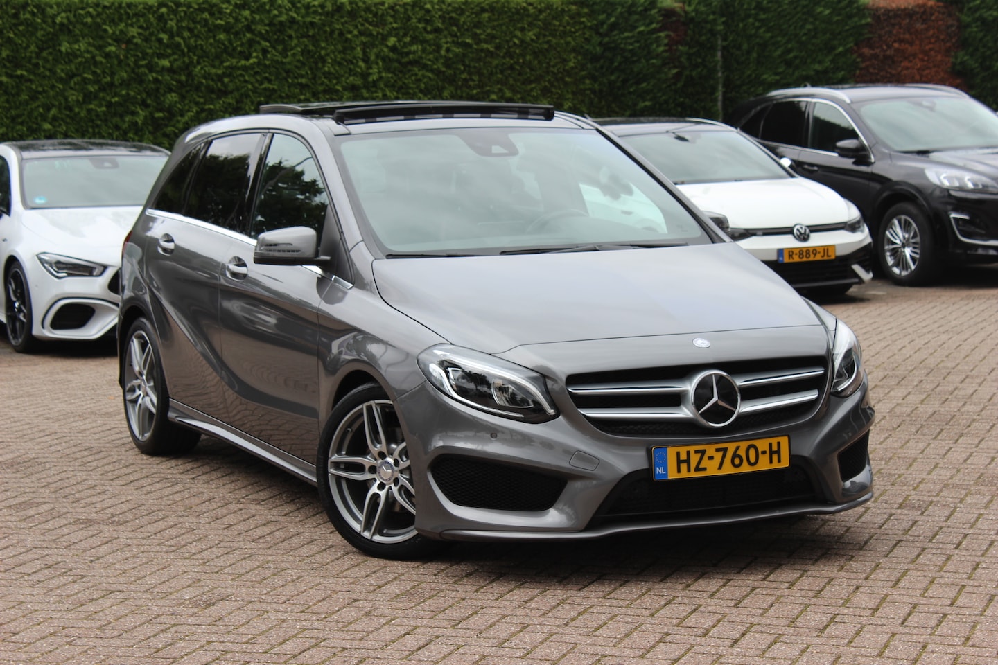 Mercedes-Benz B-klasse - 180 Ambition / Panoramadak / Camera / Leder&Alcantara / Elektr. Best.Stoel / 18'' / Naviga - AutoWereld.nl
