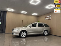 Skoda Octavia Combi - 1.2 TSI Elegance * Automaat / Trekhaak / LM Velgen / Cruise control / NL Auto