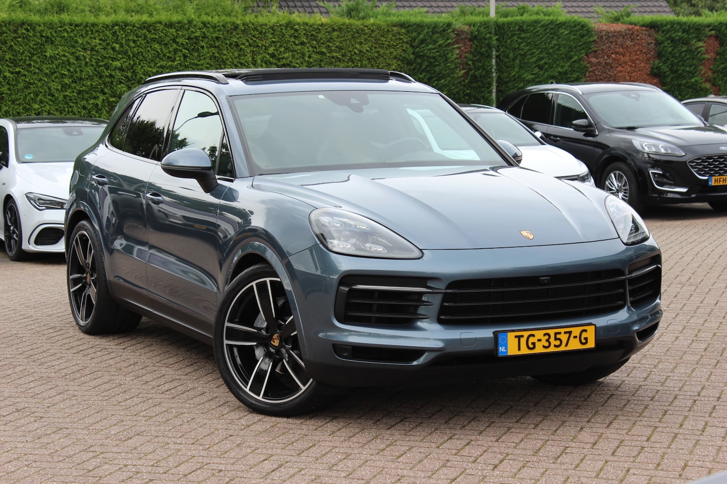 Porsche Cayenne - 3.0 / Panoramadak / 360Camera / Achterasbesturing / Adaptieve Stoelen / Luchtvering / 21'' - AutoWereld.nl