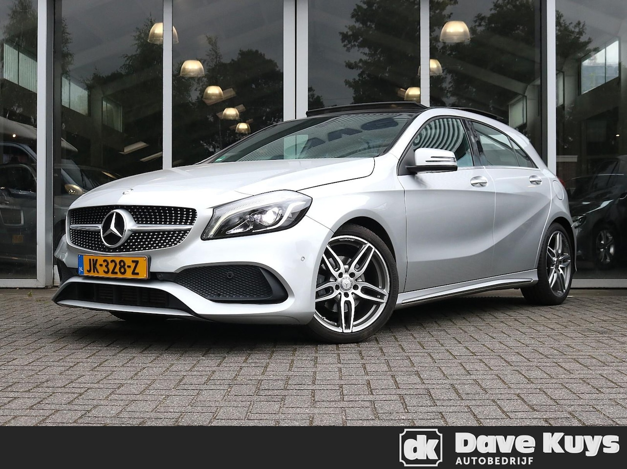 Mercedes-Benz A-klasse - 180 AMG Line | Panoramadak | Apple Carplay - AutoWereld.nl
