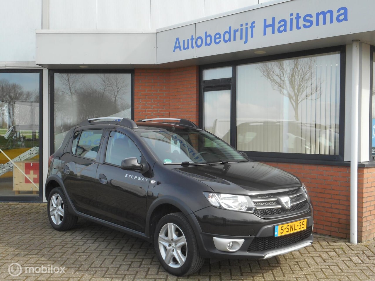 Dacia Sandero Stepway - 0.9 TCe Lauréate Airco | Tr.hk | Navi - AutoWereld.nl