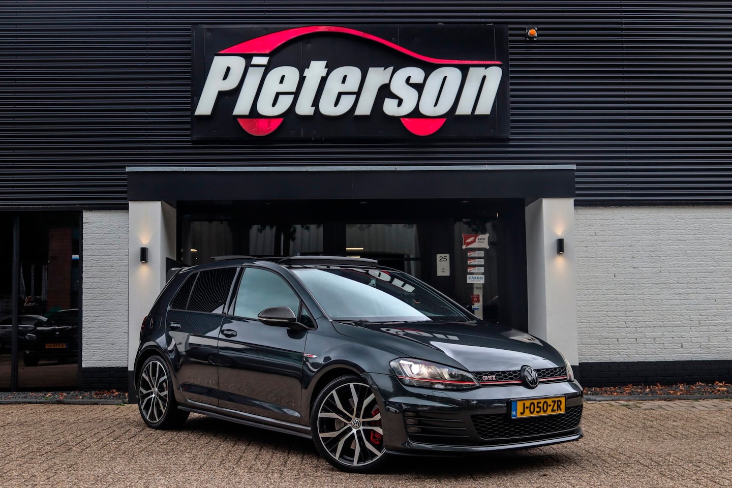 Volkswagen Golf - 2.0 TSI GTI Performance PANO VIRTUAL DYN ABC - AutoWereld.nl