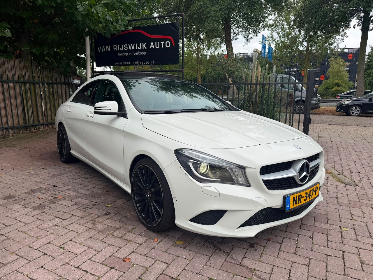 Mercedes-Benz CLA-Klasse - 180 Ambition Xenon Pano Amg Nav Airco - AutoWereld.nl