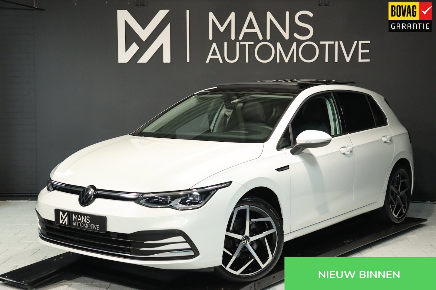 Volkswagen Golf - 1.5 eTSI ACT / PANO / HUD / ACC / MEMORY / MASSAGE / CARPLAY / STUUR+STOELVERW - AutoWereld.nl
