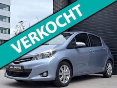 Toyota Yaris - 1.3 VVT-i automaat Luxe Aspiration uitvoering met o.a. climate control, achteruitrijcamera