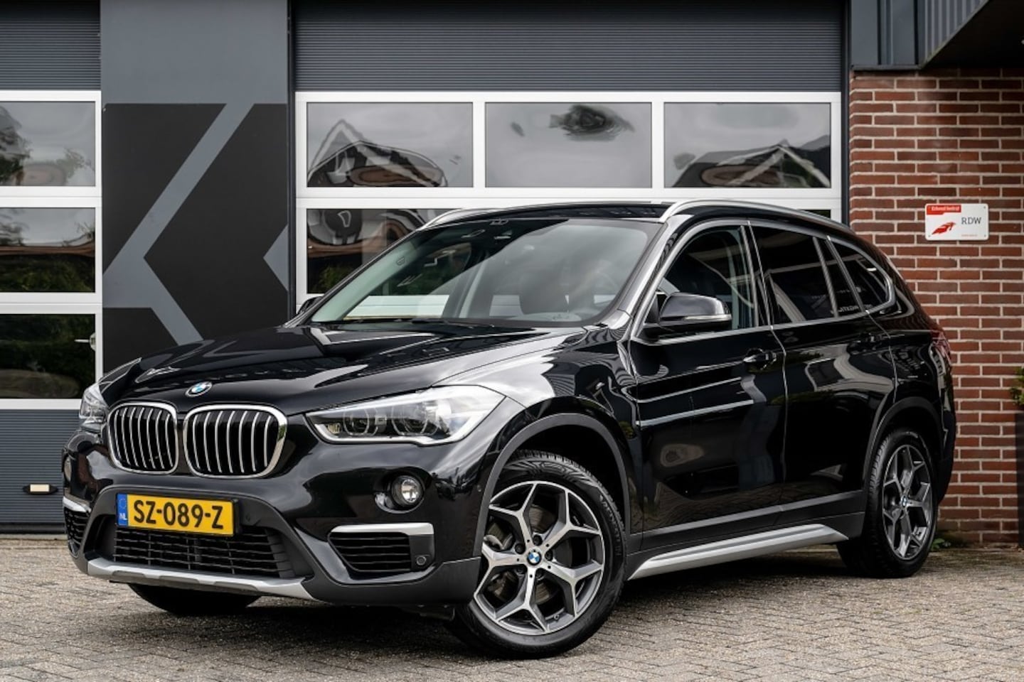 BMW X1 - sDrive20i xLine | Head-Up | Leder | Trekhaak | Camera | Stoelverw. | 18' Inch | - AutoWereld.nl