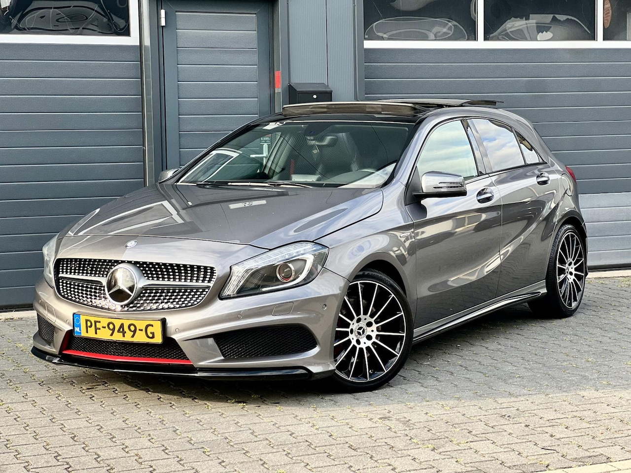 Mercedes-Benz A-klasse - 250 AMG-LINE *SPORT*XENON*PANO*VOL - AutoWereld.nl