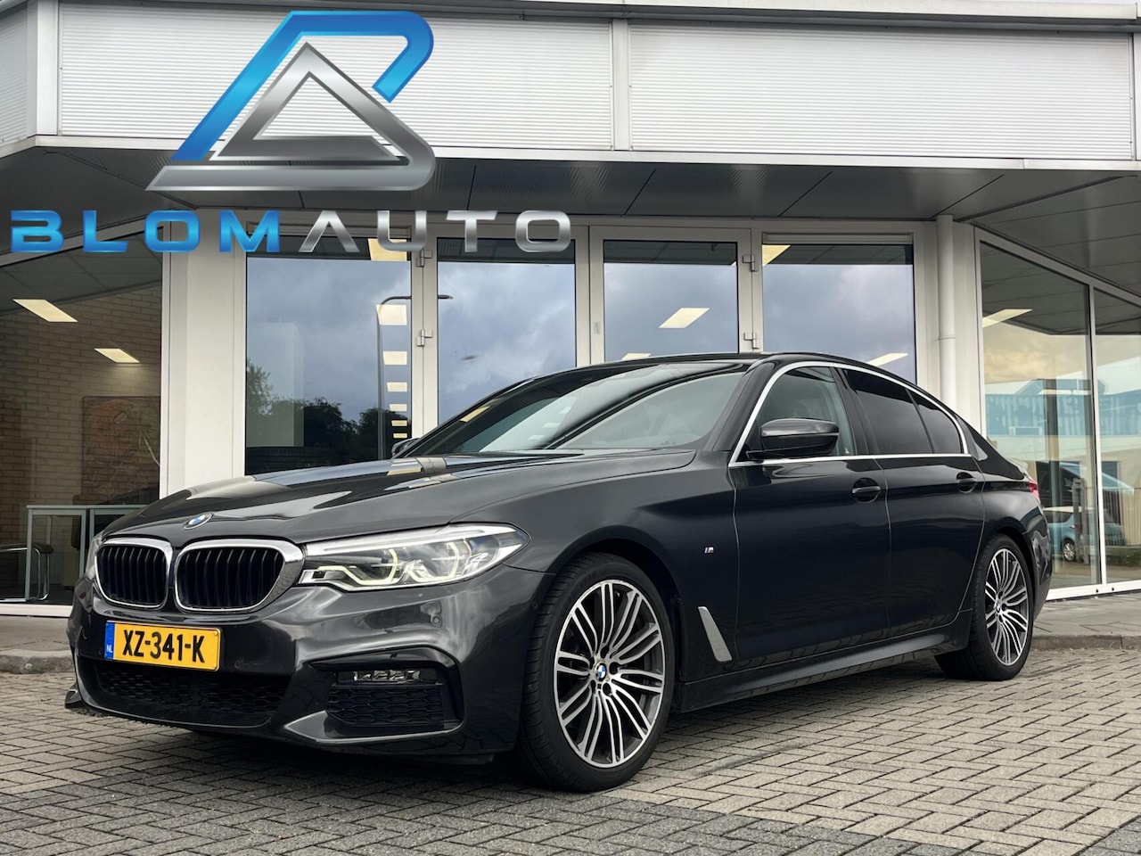 BMW 5-serie - 520i M-SPORT NL AUTO NAPPA+MEMORY+19INCH NL AUTO - AutoWereld.nl