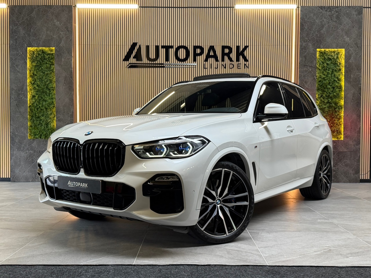 BMW X5 - XDrive40i High Executive M-SPORT TV|PANO|H&K|HuD|360CAM|MEMORY|KEYLESS|LUCHTVERING|SFEERVE - AutoWereld.nl