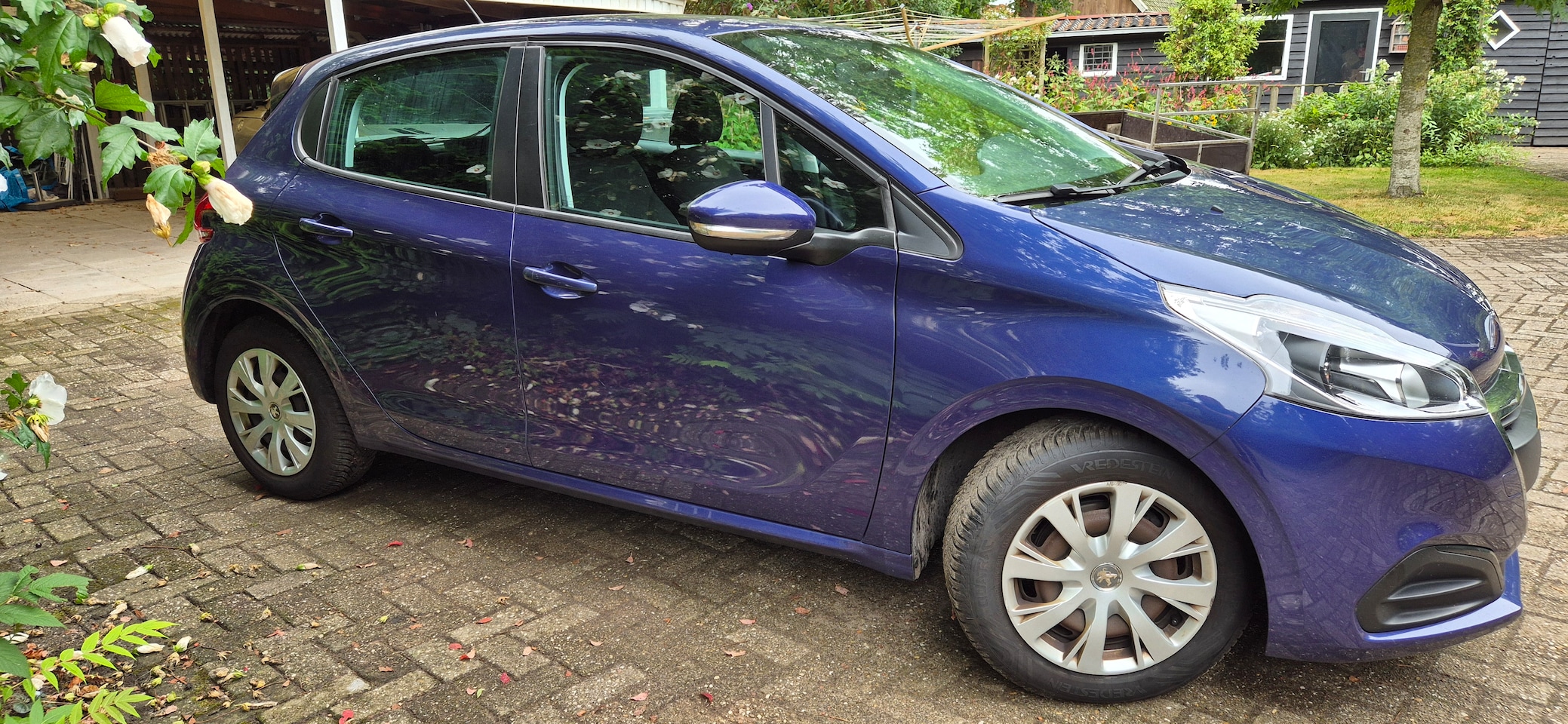 Peugeot 208 - 1.6 BlueHDi Blue Lease Executive nw voorbanden, nw remblokken/schijven voor, trekhaak, APK aug 2027 - AutoWereld.nl