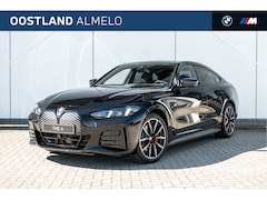 BMW i4 - eDrive35 M Sport / Achteruitrijcamera / Stuurverwarming / Adaptieve LED / Stoelverwarming