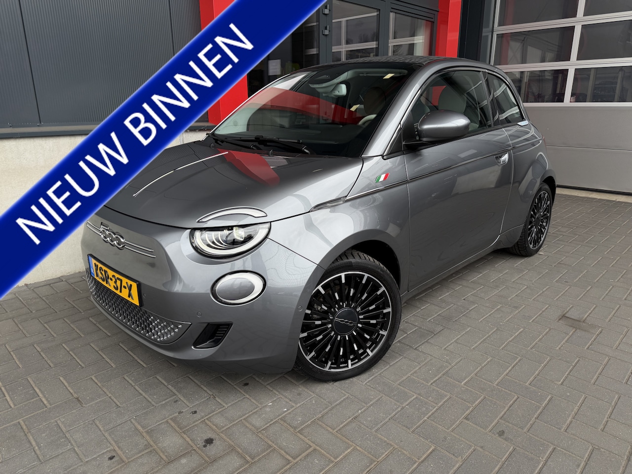 Fiat 500 - La Prima 42 kWh 1 VON 500 uitvoering| Stoelverwarming | Apple Carplay | Android Auto - AutoWereld.nl