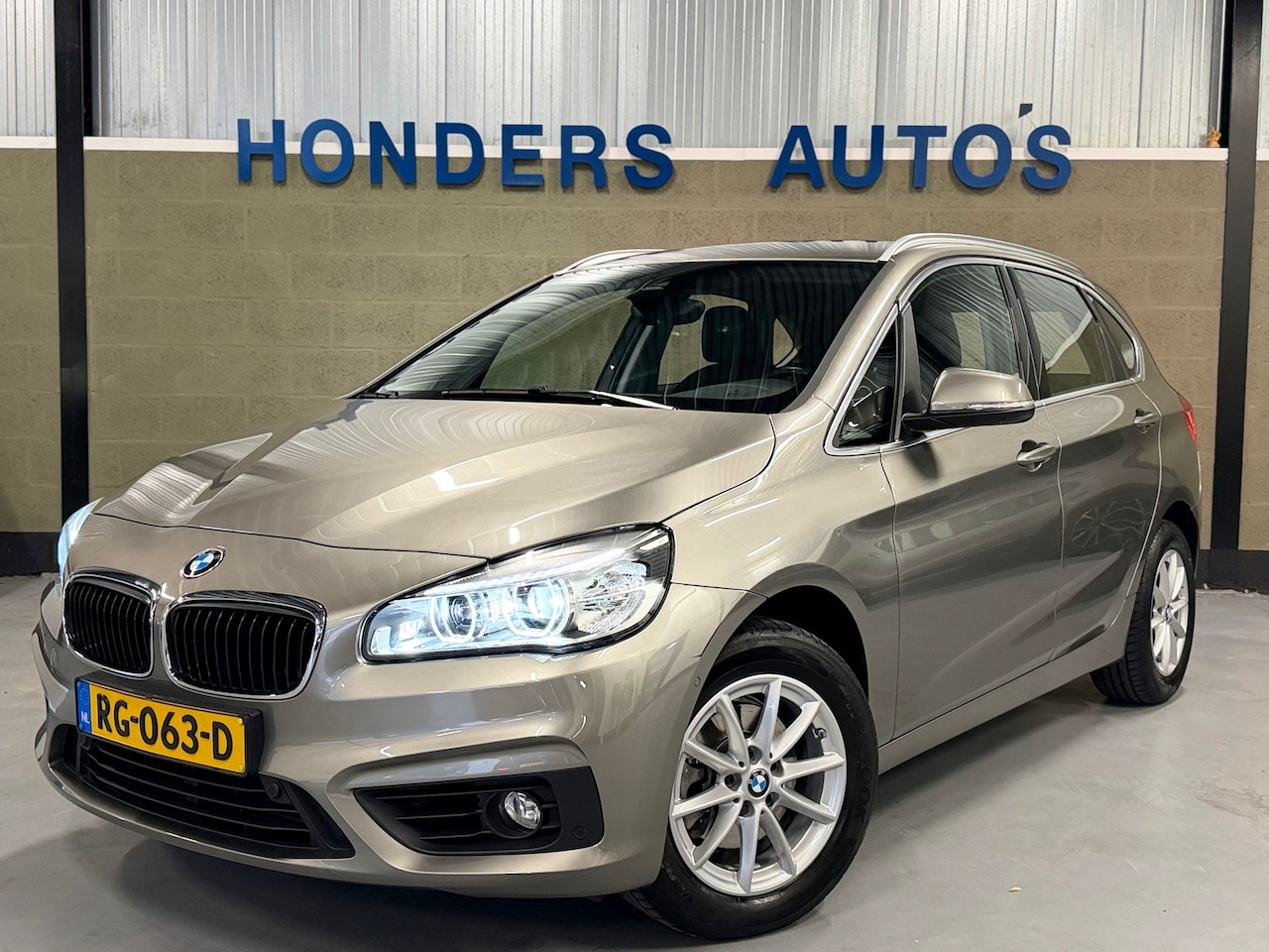 BMW 2-serie Active Tourer - 218i Executive AUT | TREKHAAK | CAMERA | PDC | NAP. ORIG.NL | CRUISE | NAVIGATIE | BUETOOT - AutoWereld.nl