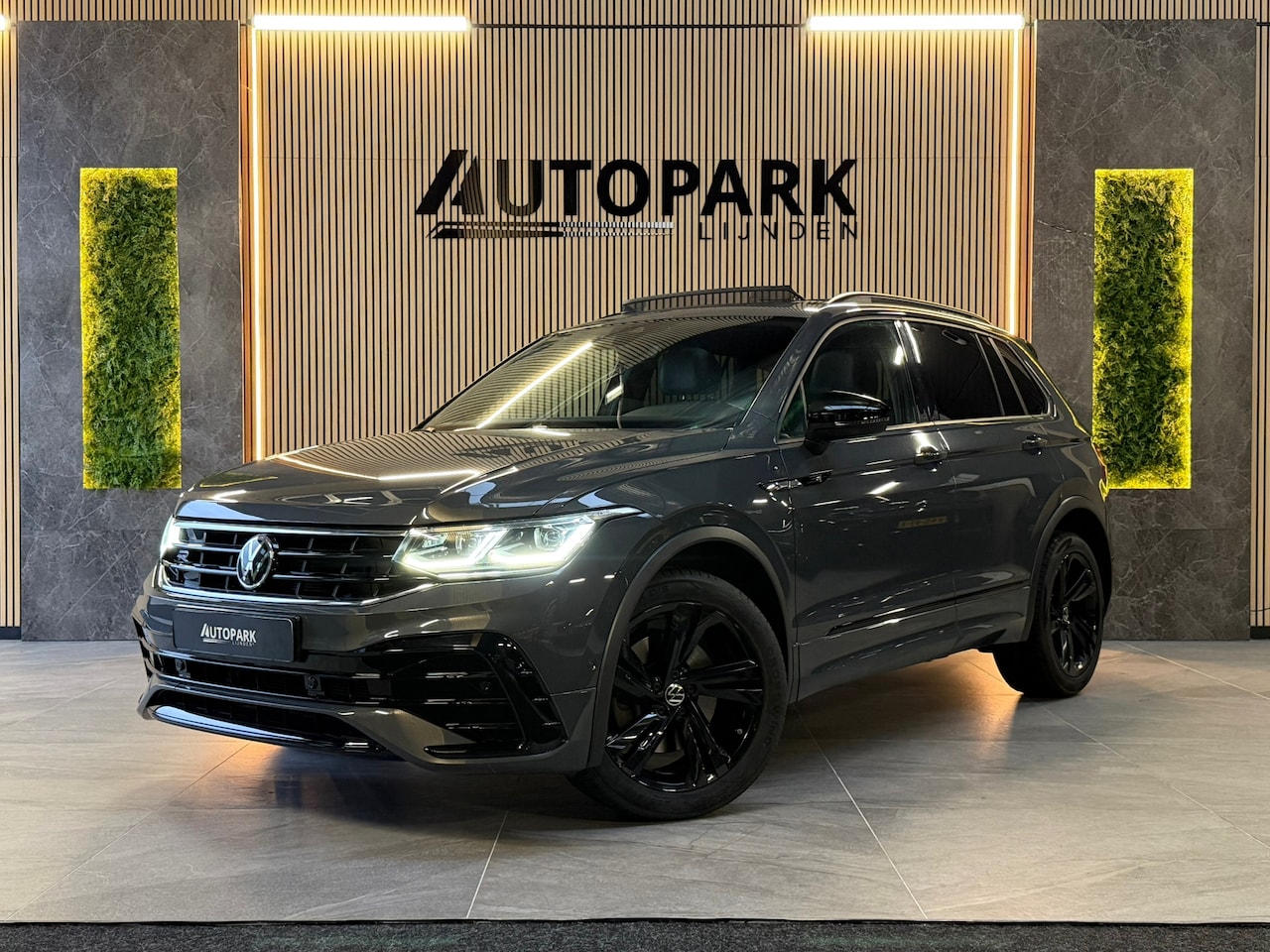 Volkswagen Tiguan - 2.0 TSI 4Motion 3X R-LINE |PANO|IQ LIGHTS|ACC|LANE ASSIST|CARPLAY|TREKHAAK|SFEERVERLICHTIN - AutoWereld.nl