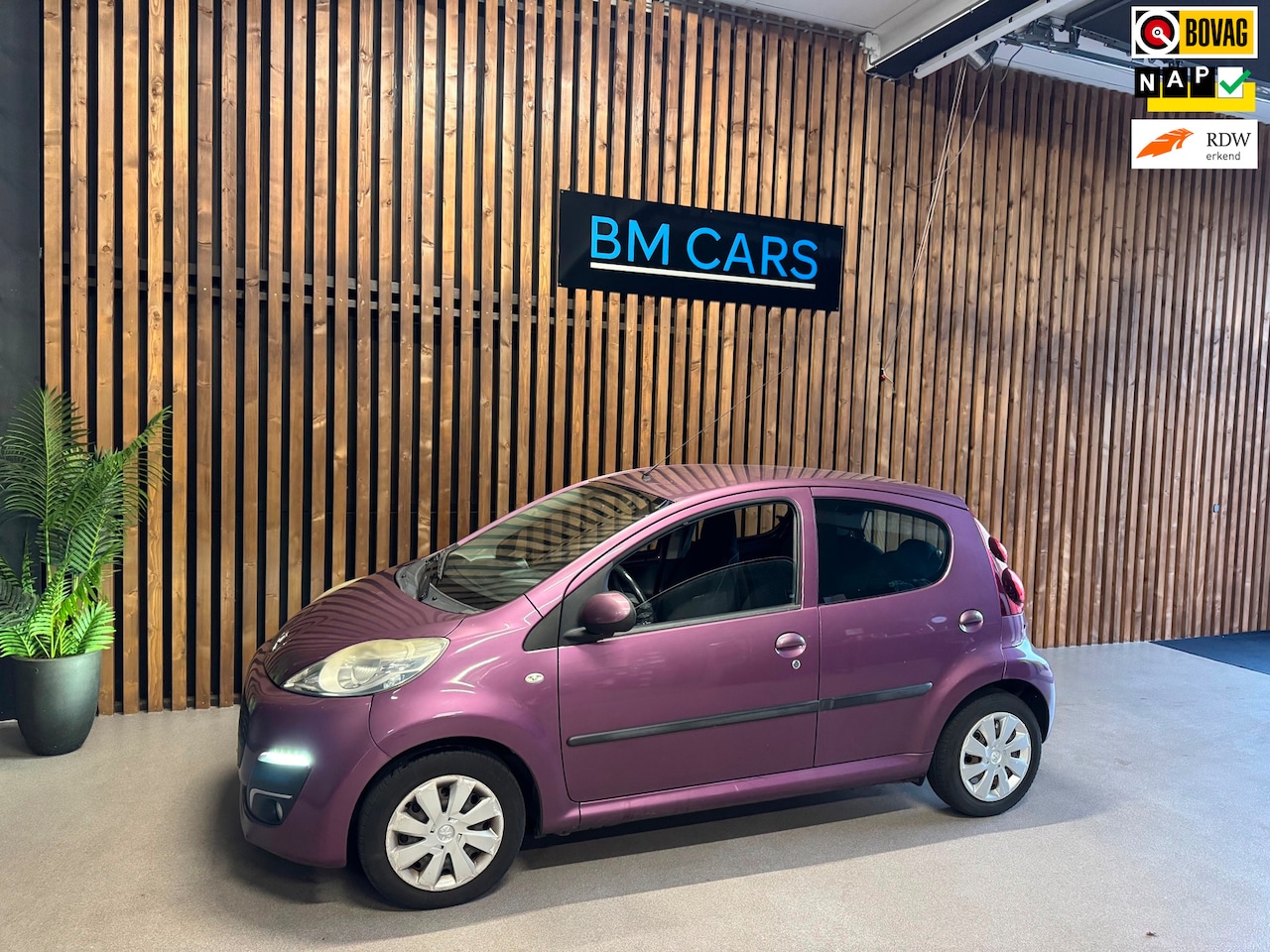 Peugeot 107 - 1.0 Active AUTOMAAT, Airco, Led - AutoWereld.nl
