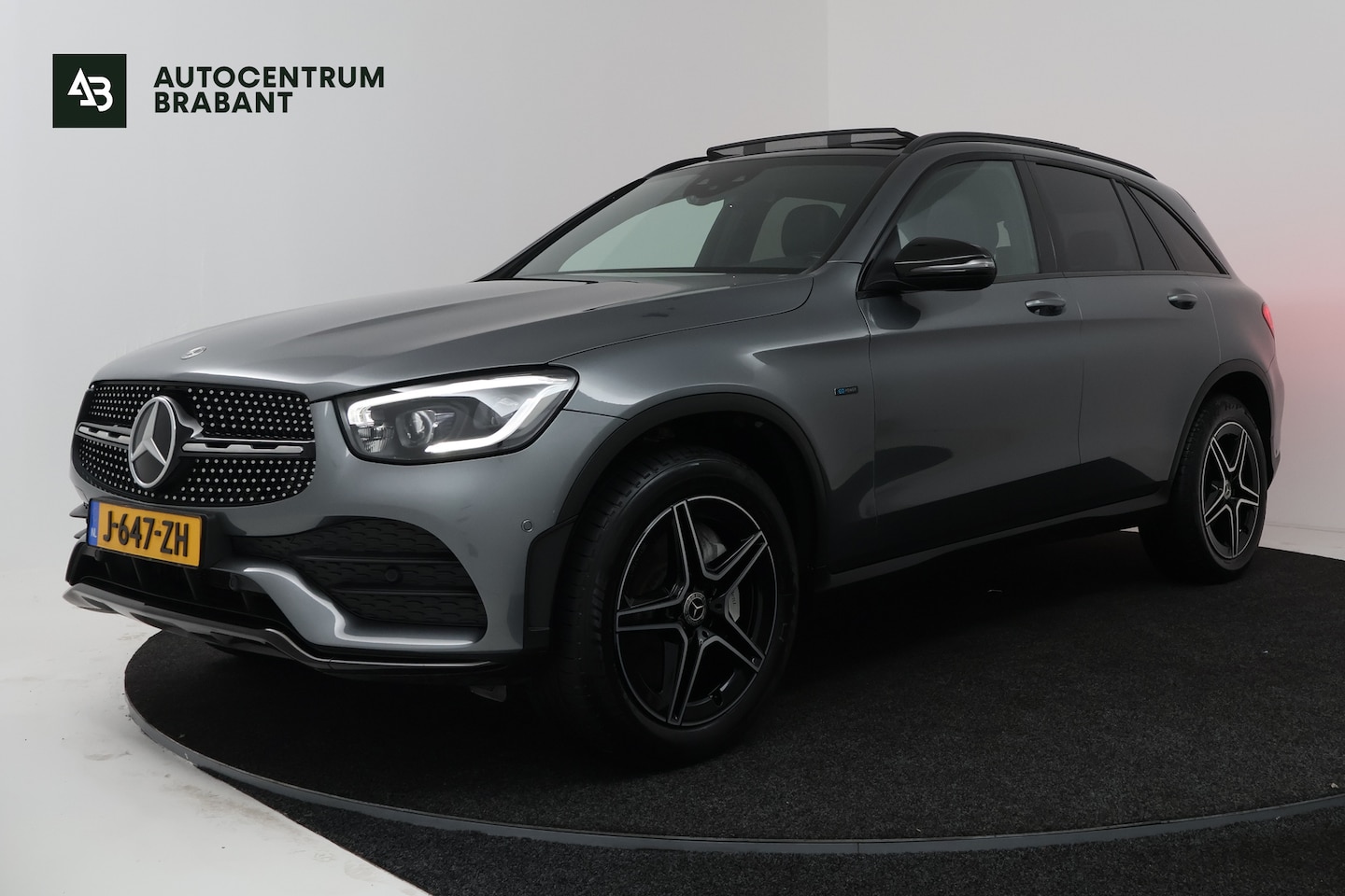 Mercedes-Benz GLC-klasse - 300e 4MATIC Premium Plus (PANORAMADAK, SFEERVERLICHTING, CAMERA, ELEKT. STOELEN) - AutoWereld.nl
