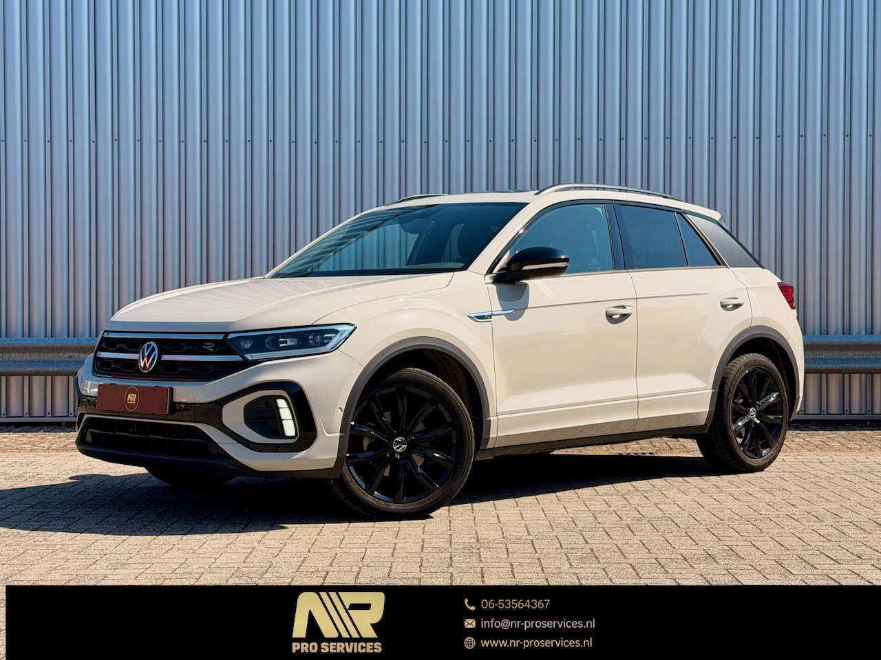 Volkswagen T-Roc - 1.5 TSI R-Line Business+ Adaptive Cruise | Schuifdak | Camera | IQ LED - AutoWereld.nl
