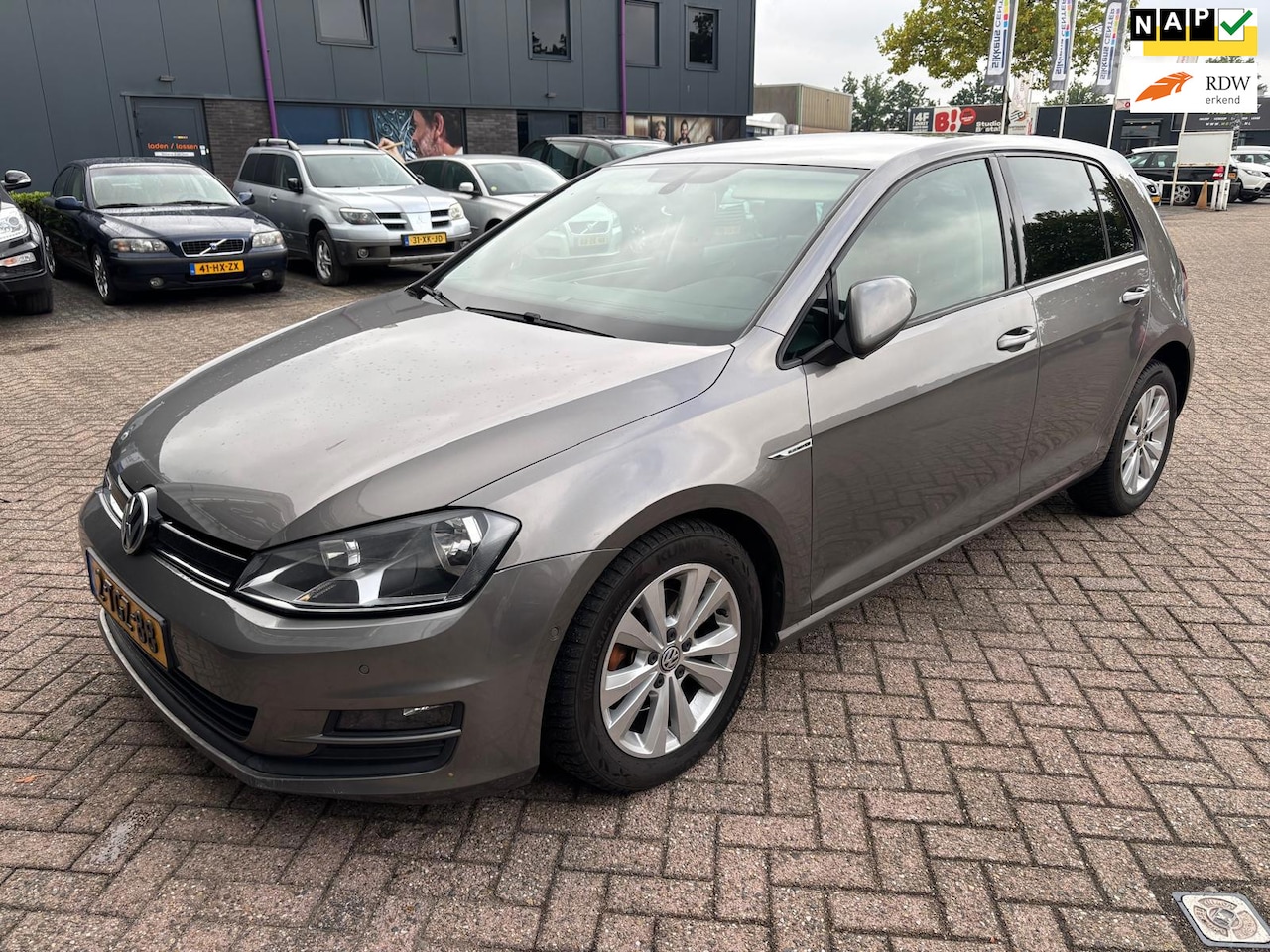 Volkswagen Golf - 1.6 TDI Highline BlueMotion 1.6 TDI Highline BlueMotion - AutoWereld.nl