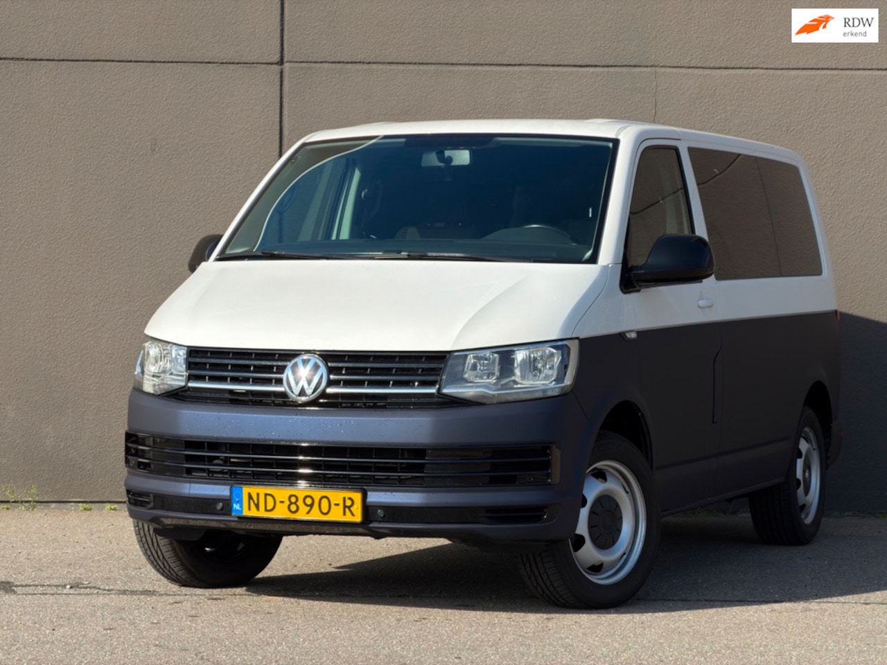 Volkswagen Transporter Kombi - 2.0 TDI L1H1 Highline 2.0 TDI L1H1 Highline - AutoWereld.nl