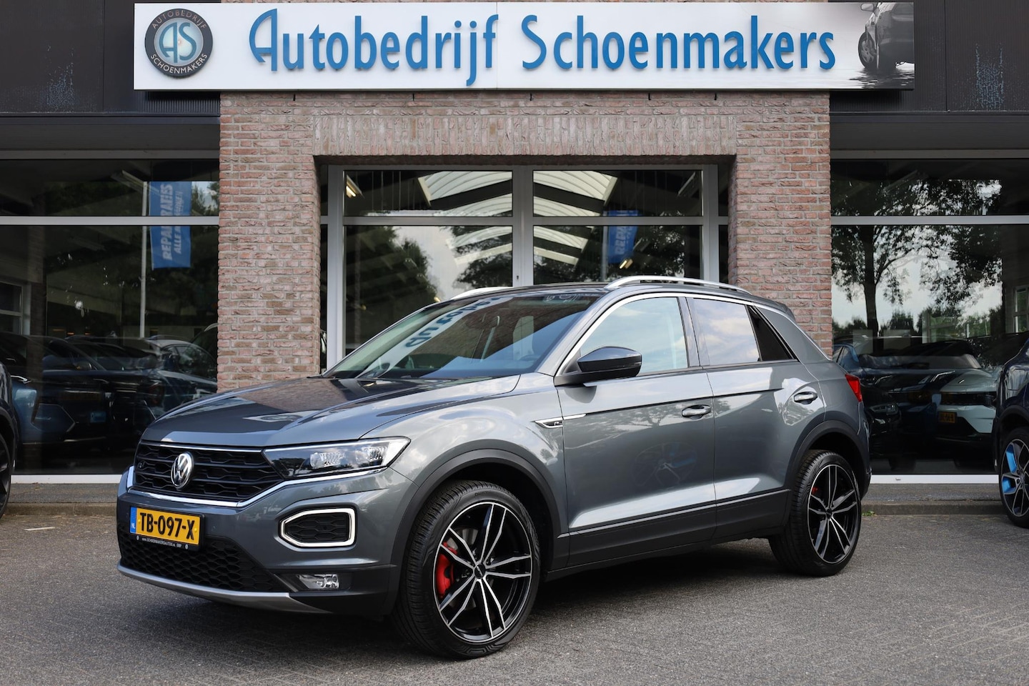 Volkswagen T-Roc - 1.0 TSI R-line Style CARPLAY DAB NAVI COCKPITVIEW STOELVERWARMING 2xPDC ACC 19"LMV ALL-SEA - AutoWereld.nl