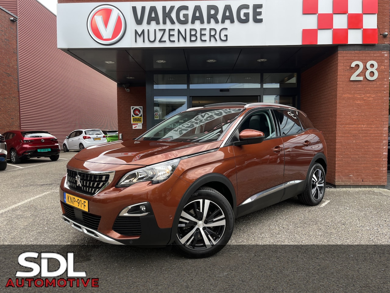 Peugeot 3008 - 1.2 130 PK TURBO Allure Avantage // SCHUIF-KANTELDAK // 360 CAMERA // CRUISE // NAVI+CARPL - AutoWereld.nl