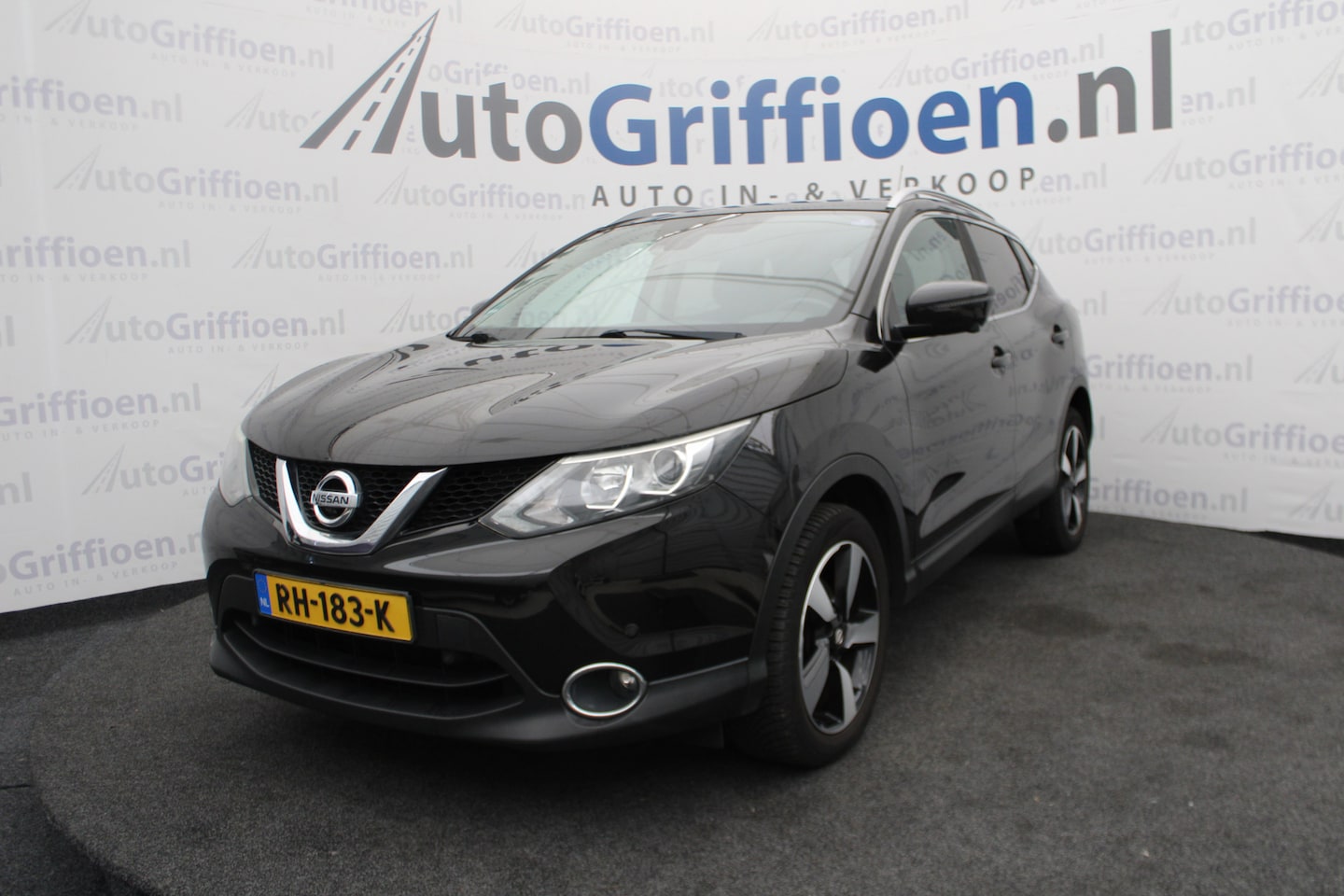Nissan Qashqai - 1.2 N-Vision nette SUV met pano en groot scherm - AutoWereld.nl