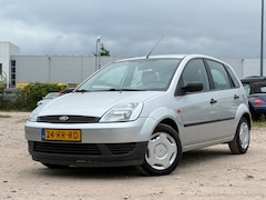 Ford Fiesta - 1.3 Ambiente/ ZEER STERK/ LAAG KM