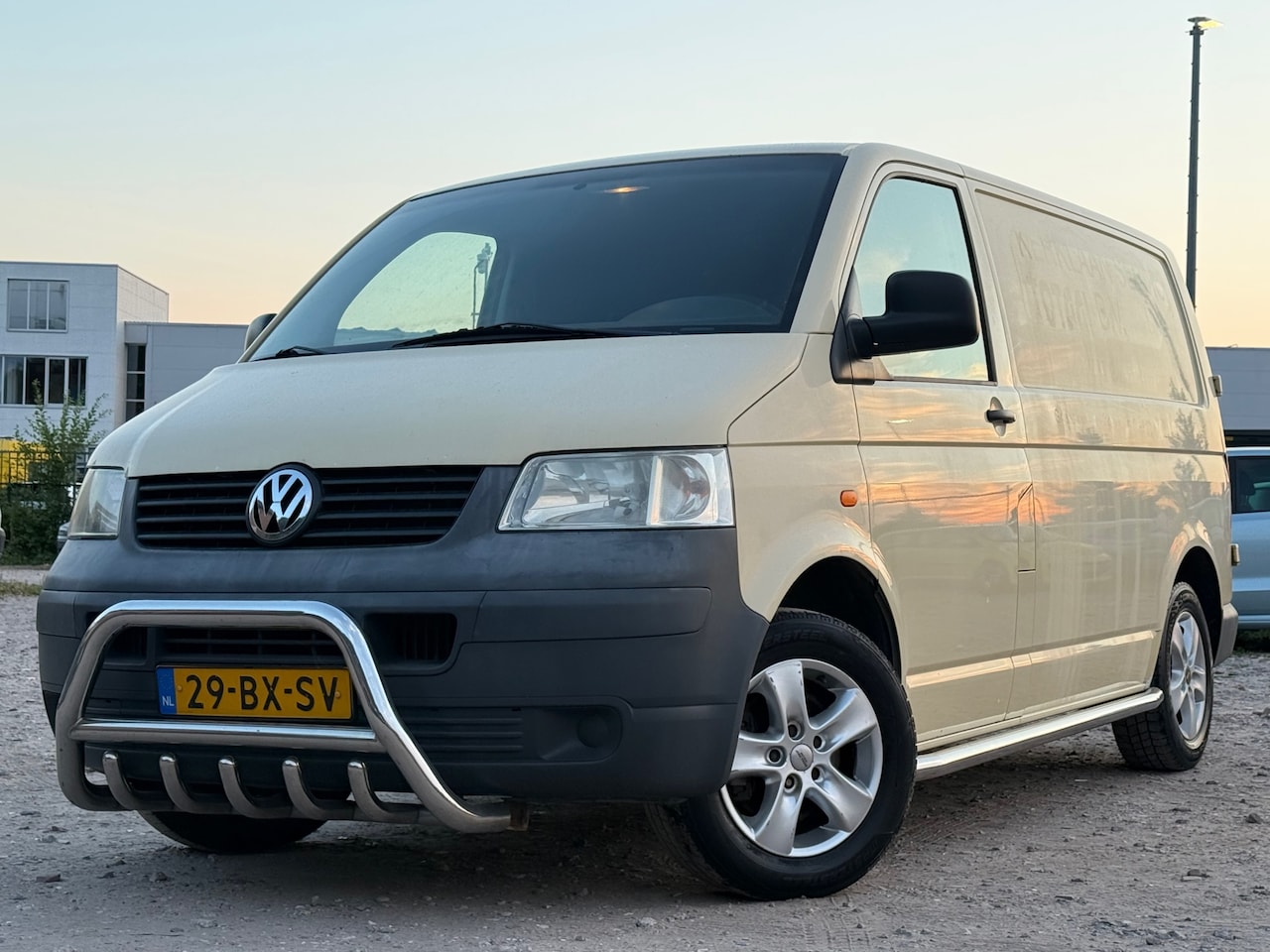 Volkswagen Transporter - 1.9 TDI 300 T800/ SIDE AND FRONT BAR - AutoWereld.nl