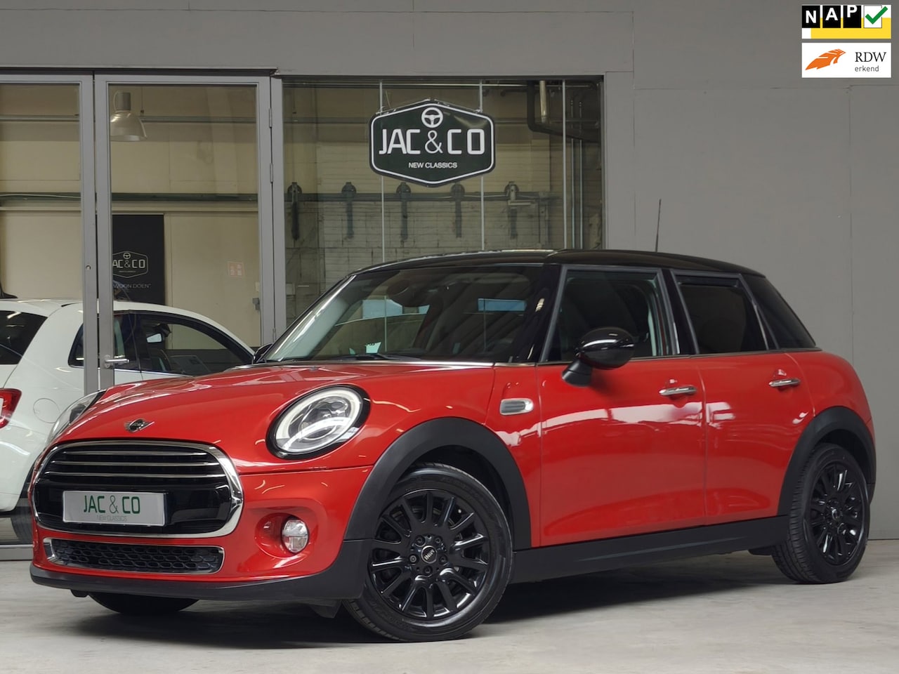 MINI Cooper - Mini 1.5 Chili Business Navi Black-Line - AutoWereld.nl