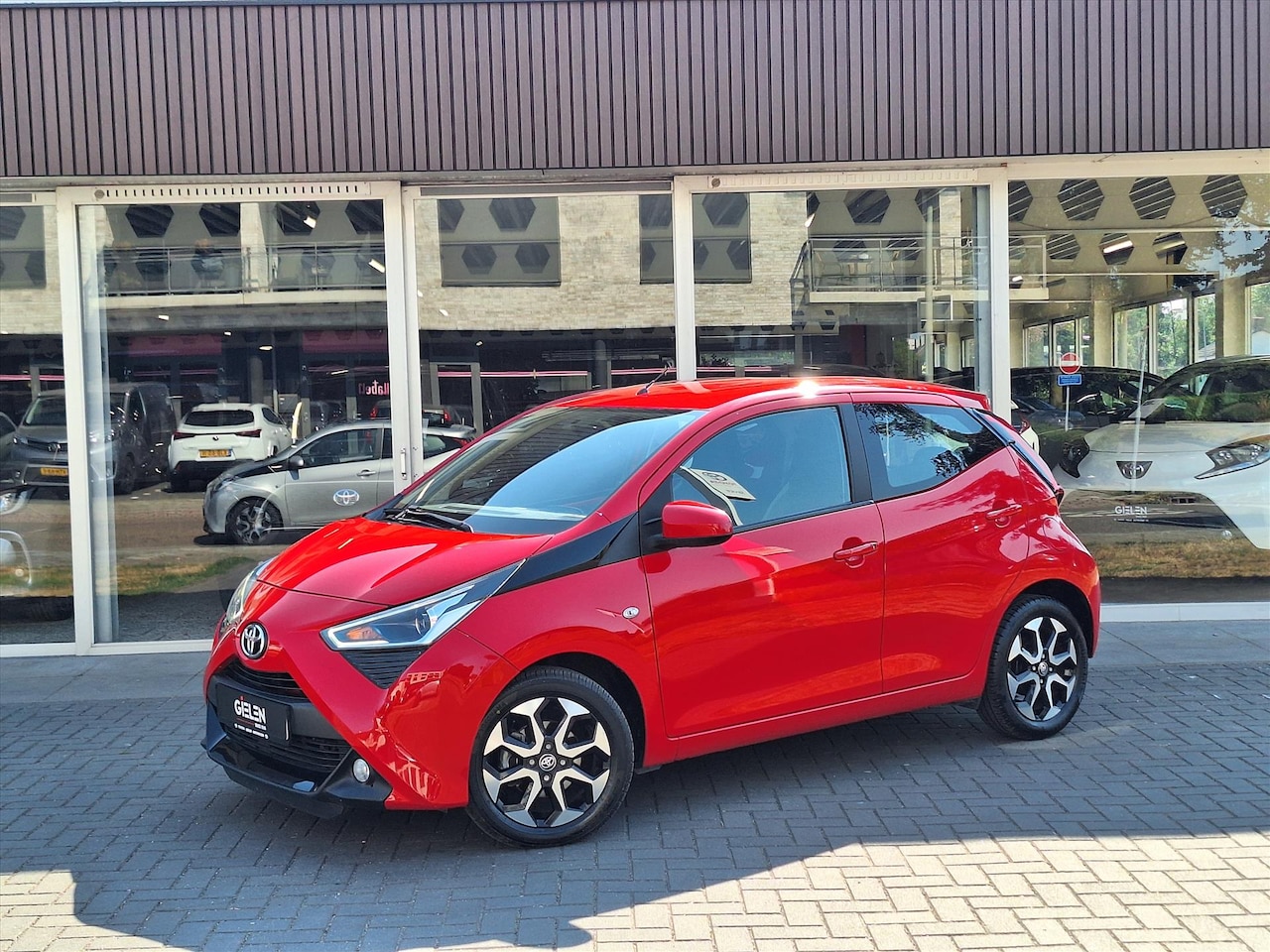 Toyota Aygo - 1.0 VVT-i 5D x-joy | Apple CarPlay/Android auto, Lichtmetalen velgen, Airco, In hoogte ver - AutoWereld.nl