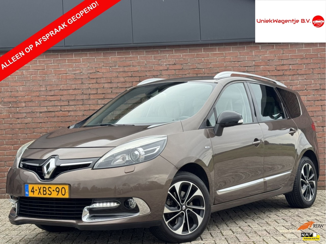 Renault Grand Scénic - 2.0 BOSE | NL-AUTO! | LEER! | TREKHAAK! - AutoWereld.nl