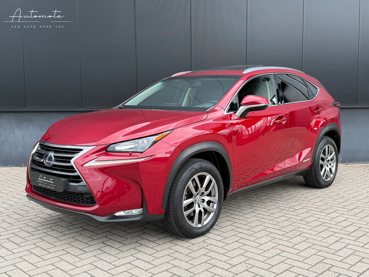 Lexus NX - 300h Luxury Line Lexus NX 300H Luxury Line / 2e Eig / Dealer Onderh / Carplay - AutoWereld.nl