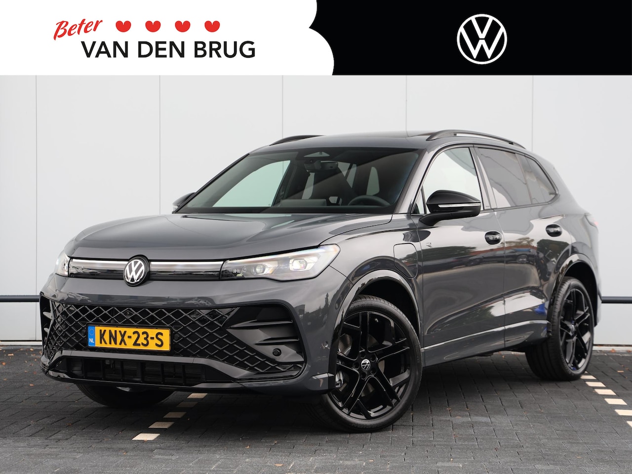 Volkswagen Tiguan - R-Line Edition 1.5 eHybrid / 272 PK | Trekhaak | 360 Camera | Panorama | Head Up | Black S - AutoWereld.nl