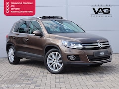Volkswagen Tiguan - 1.4 TSI Automaat Trekhaak Pano LED Lane Stoelverwarming