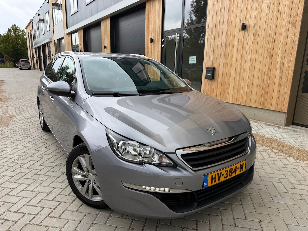 Peugeot 308 SW - 1.6 BlueHDI Pack (bj Dec-2015) LEER|NAVI|LED|NIEUWE D.RIEM! - AutoWereld.nl