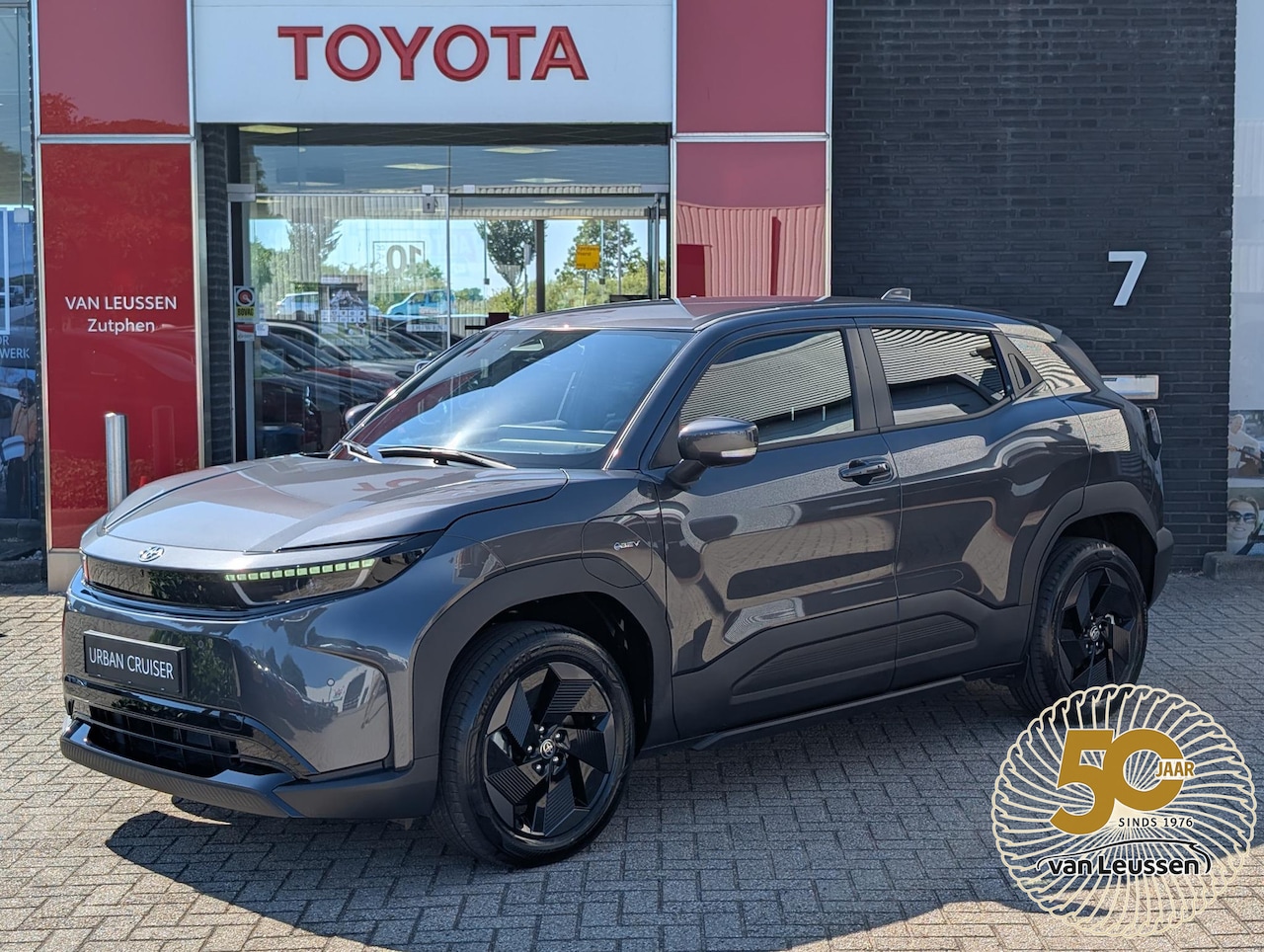 Toyota Urban Cruiser - Dynamic 61 kWh NIEUW DIRECT LEVERBAAR - AutoWereld.nl