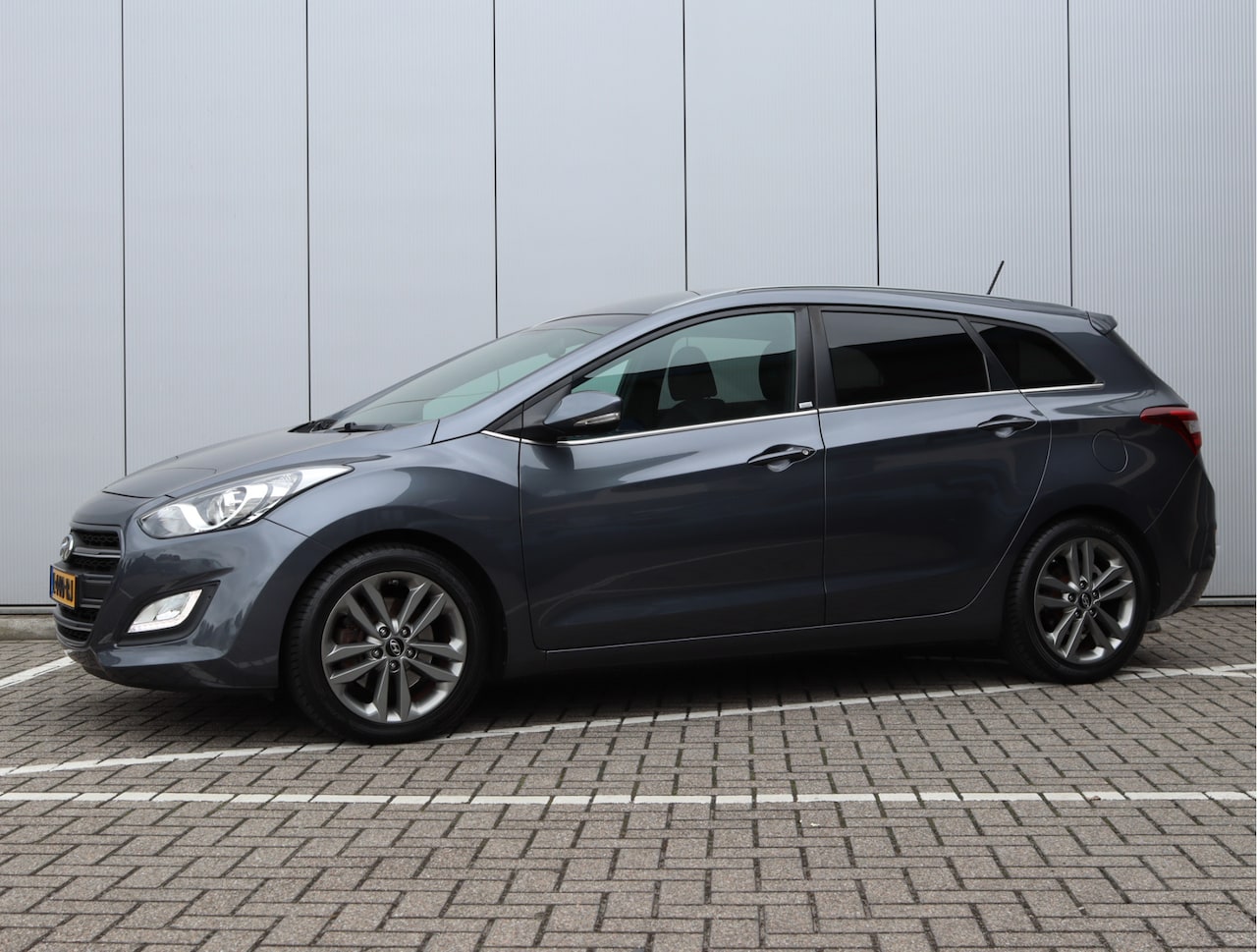 Hyundai i30 Wagon - 1.6 GDi Comfort | Trekhaak | Navigatie | Camera | - AutoWereld.nl