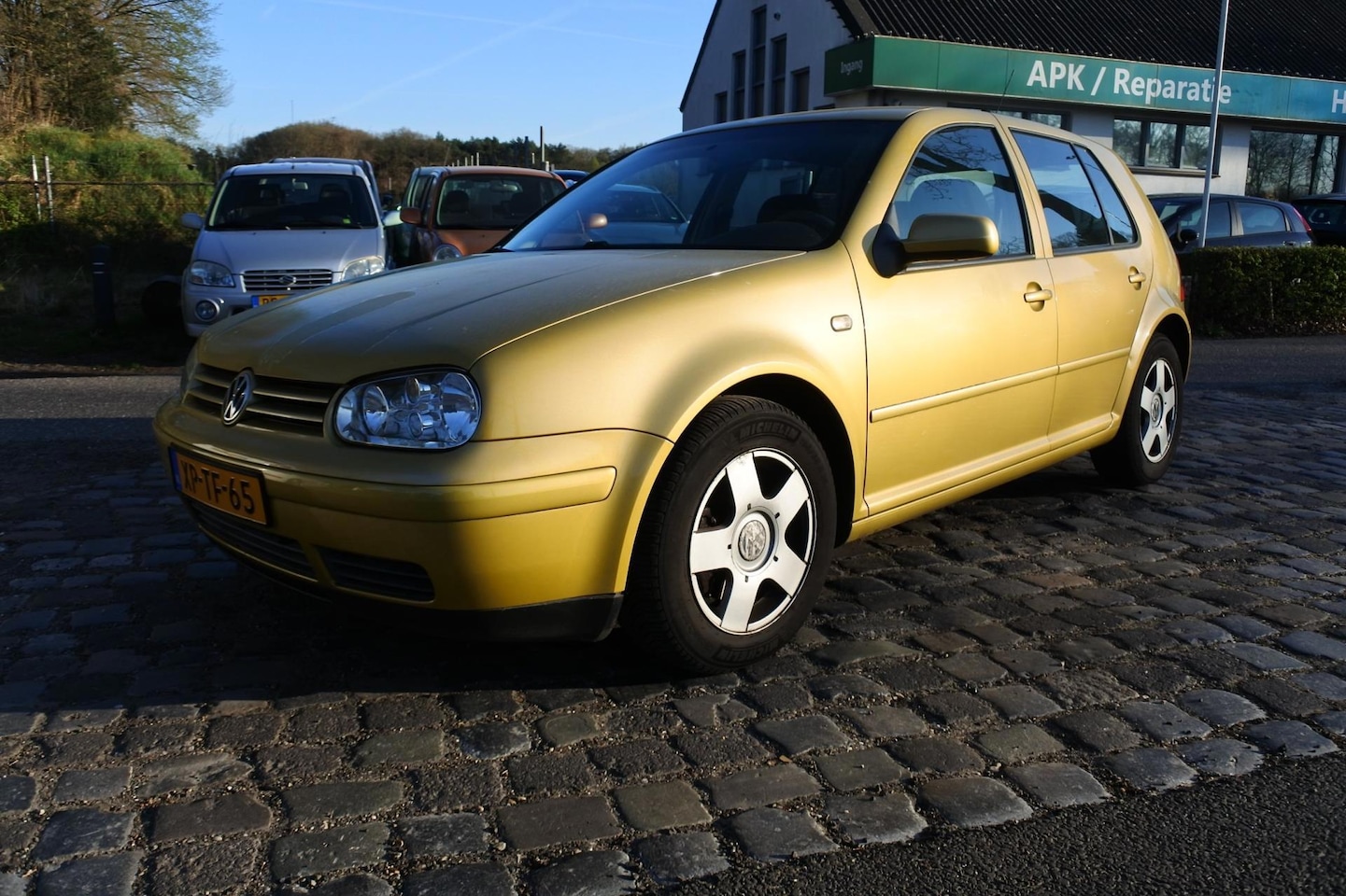 Volkswagen Golf - 2.3 V5 Highline 5 drs airco 243dkm nw apk 18-8-2027 - AutoWereld.nl