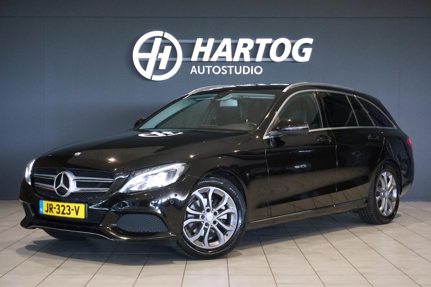 Mercedes-Benz C-klasse Estate - 180 Prestige + TREKHAAK / LED / STOELVERWARMING / ELEK. KOFFERKLEP - AutoWereld.nl