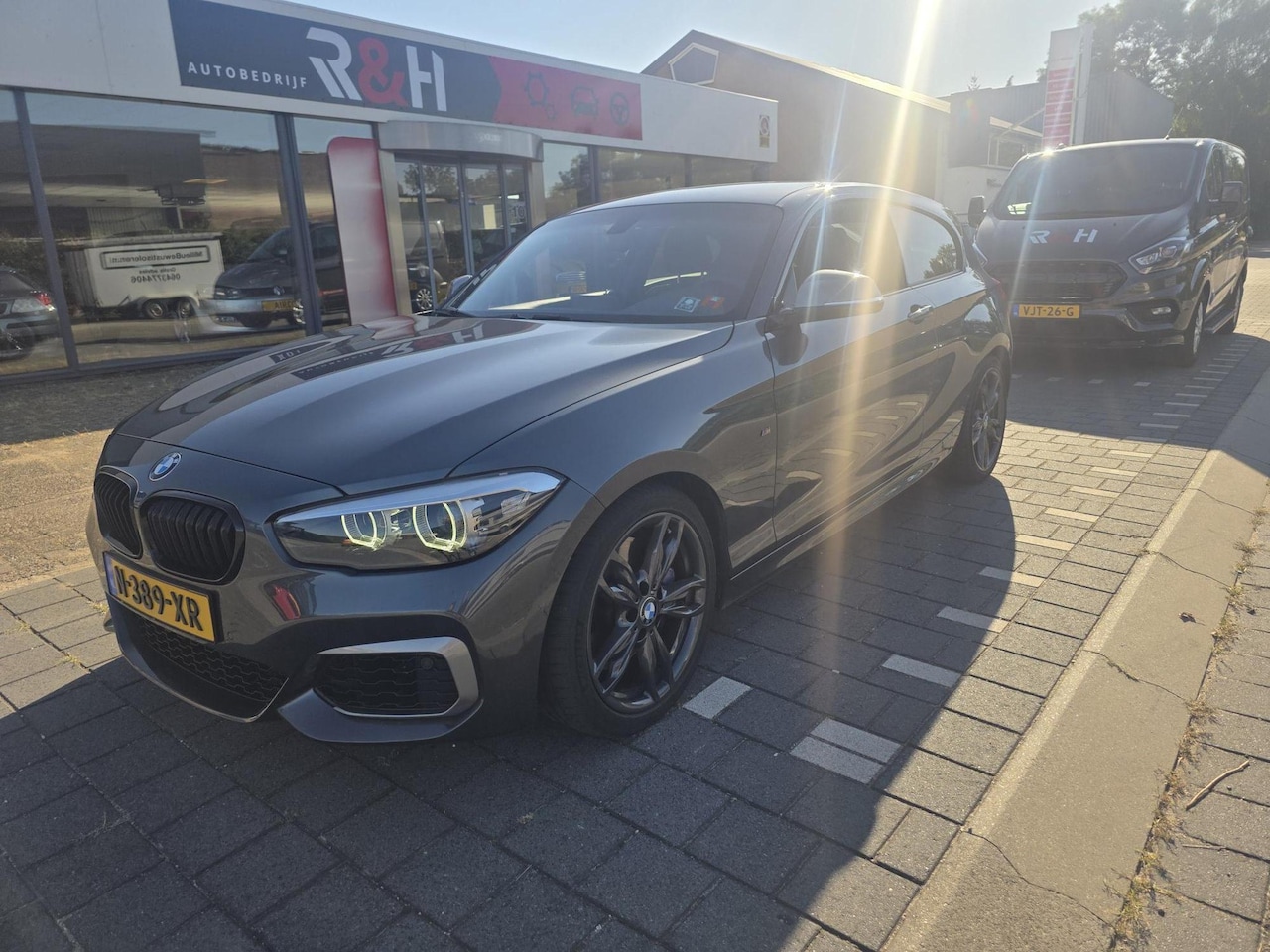 BMW 1-serie - M140i High Executive navigatie, automaat, dealer onderhouden - AutoWereld.nl