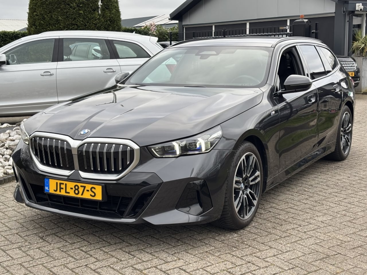 BMW 5-serie Touring - 540D X-Drive 2024 M-Sportpakket Btw Pano B&W - AutoWereld.nl