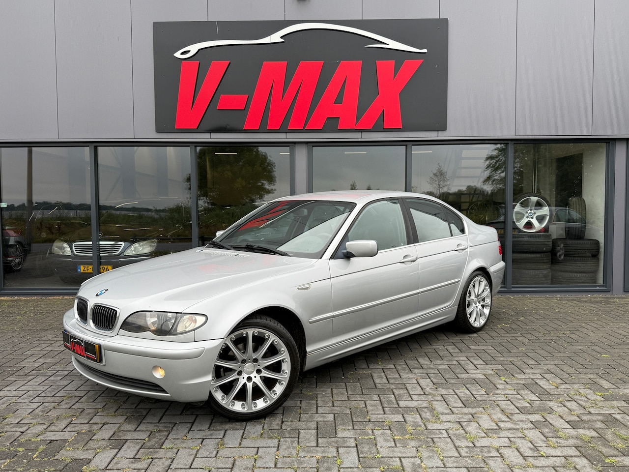 BMW 3-serie - 320i 2.2 AUT Special Exe NAP Leer Stoelvw Clima Trekhaak - AutoWereld.nl