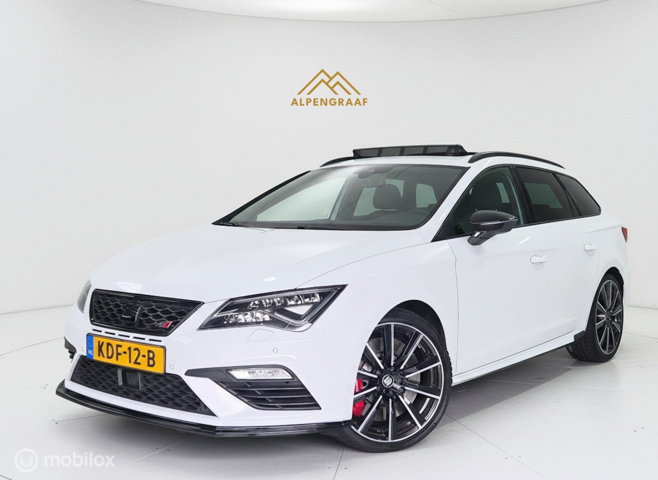 SEAT Leon ST - 2.0 TSI CUPRA 300 |PANO|CARPLAY|Brembo|Dealer onderhouden|. - AutoWereld.nl