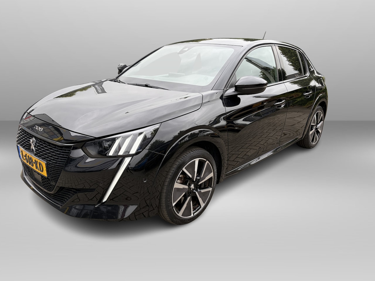 Peugeot e-208 - EV GT 350 50 kWh 3 fase lader | Stoelverwarming | 3D dashboard | Camera | Navi - AutoWereld.nl