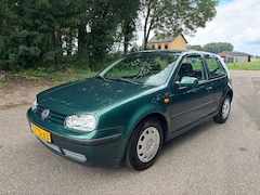 Volkswagen Golf - 1.6 Trendline | Automaat | 111.000km NAP | Airco | APK 06-2027