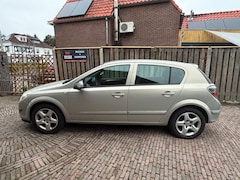 Opel Astra - 1.6 Essentia