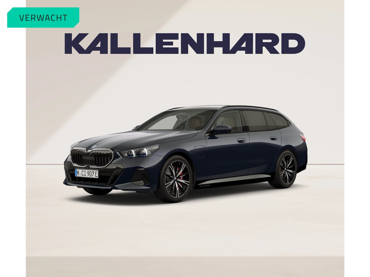 BMW 5-serie Touring - 550e xDrive - M-Sport Pro - Comfortzetels - Pano - Trekhaak - Head-up - AutoWereld.nl