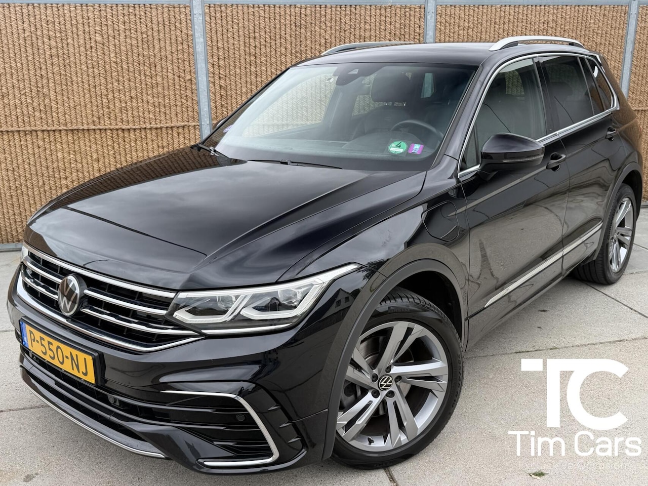 Volkswagen Tiguan - 1.4 TSI eHybrid R-Line Business+ Trekhaak uitklapbaar | LED IQ. Light | Getint glas | Acht - AutoWereld.nl