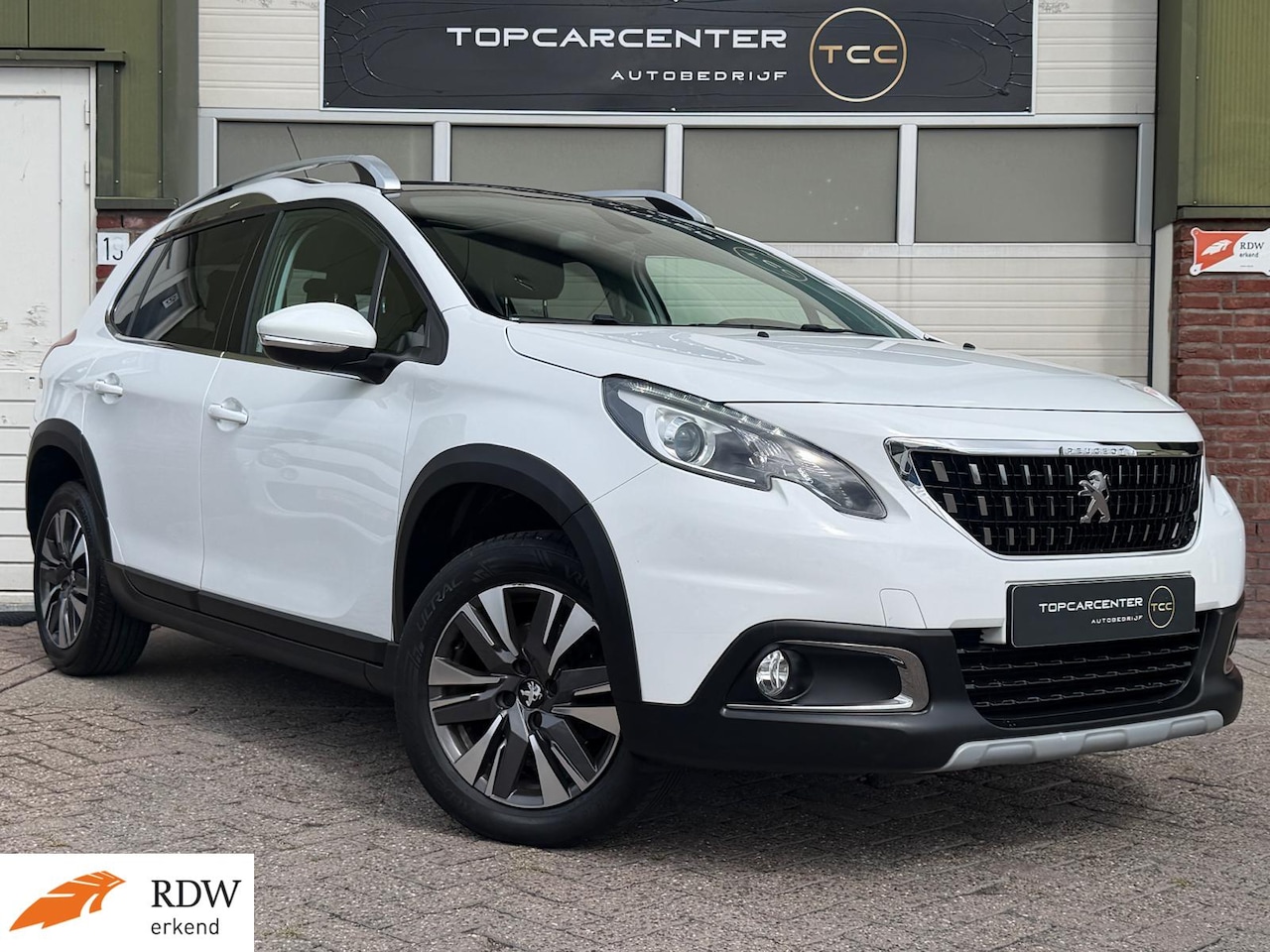 Peugeot 2008 - 1.2 Executive/PANO/STOELV/CARPLAY/TREKH/APK/NAP - AutoWereld.nl