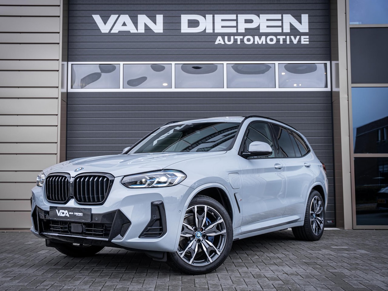 BMW X3 - xDrive30e High Executive - M-Sport l Pano l Kuipst. l HUD l Laser l h/kardon - AutoWereld.nl